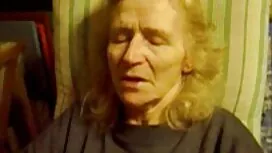 Femme partagée sur u ...